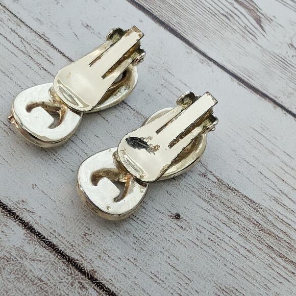 Vintage Clip On Earrings Black & Gold Tone Earrings - Fair Condition - Picture 5 of 7